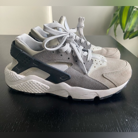 Women’s Nike Huarache US 7.5 - Picture 1 of 5